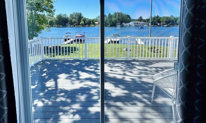 Lochmere House | Lakefront 3 bedroom Duplex on Lake Winnisquam 9-dock and beach Building 1 Unit B
