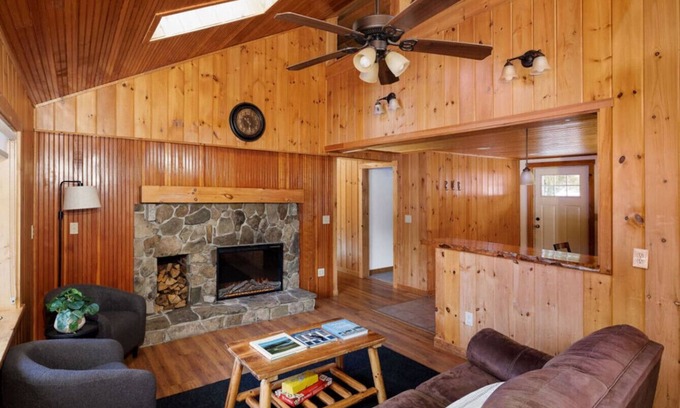 Bethlehem Cottage | Lakefront 3 Bedroom Log Cabin