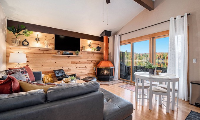 Gaylord House | Lakefront 3 Bedroom Townhome - Fall colors and Quaint Towns - Sleeps 8