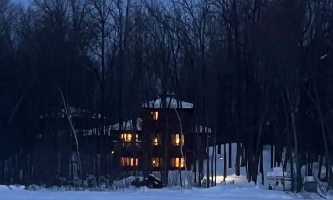 Cumberland Cabin | LAKEFRONT 3 STORY CABIN WITH DOCK AND FIREPLACE