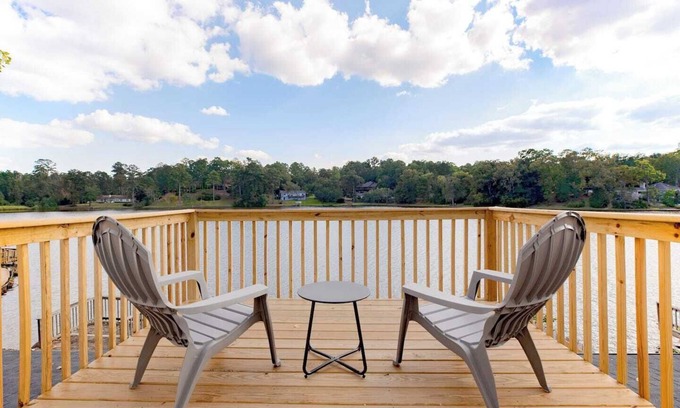 Warner Robins House | Lakefront 3BR | RAFB | Pet Friendly