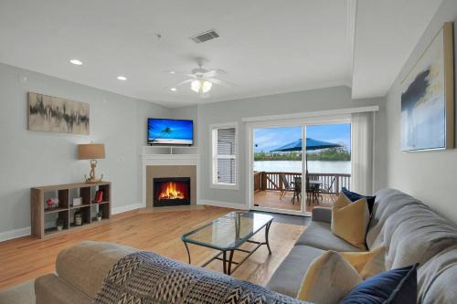 North Charleston House | Lakefront 3br Townhome W Stunning Views!