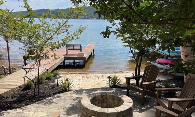 Waleska House | Lakefront 5 BR home nestled on a private cove 1 hr from downtown Atlanta, Ga.