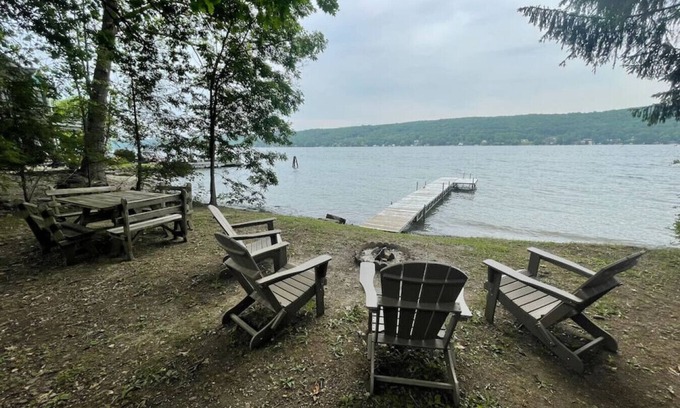 Town of Jerusalem House | Lakefront 5BR Cottage on Keuka Lake w/Firepit