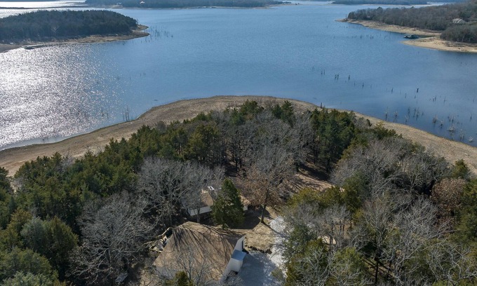 Garfield House | LAKEFRONT Bliss FLAT to water: Spacious home with Game Room, Sleeps 15 Guests!