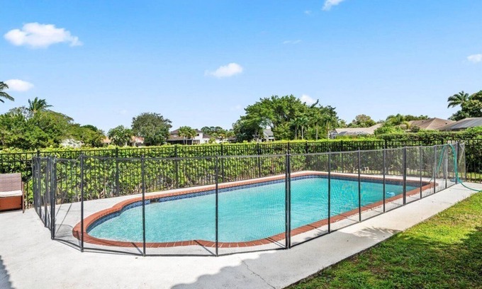Greenview Shores House | Lakefront Bliss in Wellington