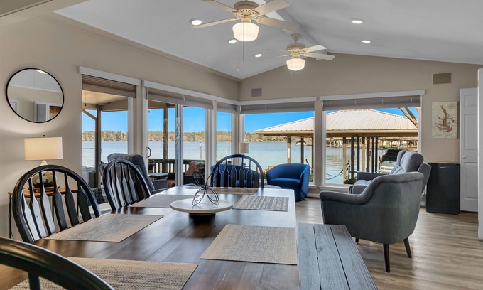Willis House | Lakefront Bliss: Your Serene Escape on Lake Conroe!