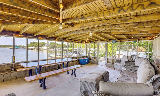 Brownwood House | Lakefront Brownwood Home w/Private Boat Dock