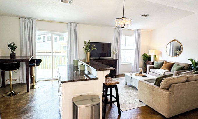 Tanglewood Estates House | Lakefront bungalow on Hamilton! Private dock!