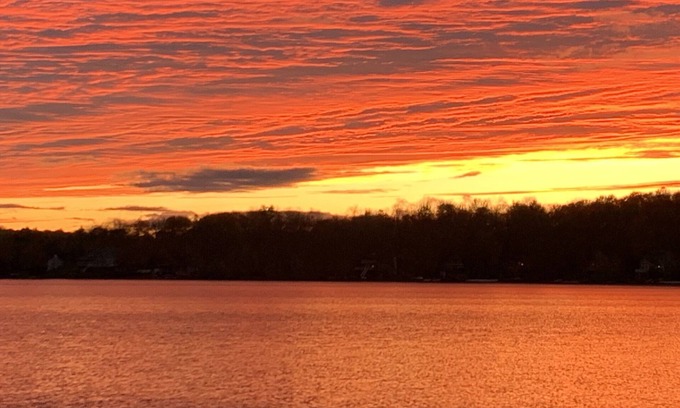 Pocono Lake House | Lakefront Cabin (15 minutes from Jack Frost, 25 minutes from Camelback)
