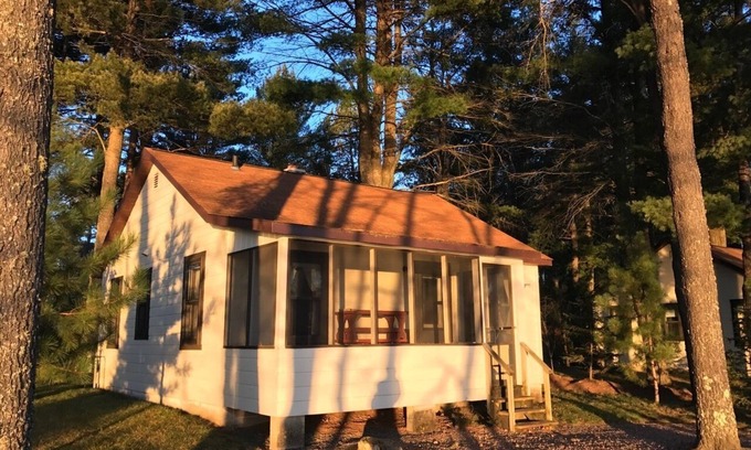 Presque Isle Cottage | Lakefront Cabin #6 - The Walleye