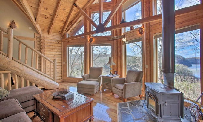 Albany Cabin | Lakefront Cabin at Dale Hollow Lake! 5 minutes from Wolf River Marina