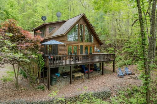 Unaka House | Lakefront Cabin Bordering Nat Park with Hot Tub! cabin