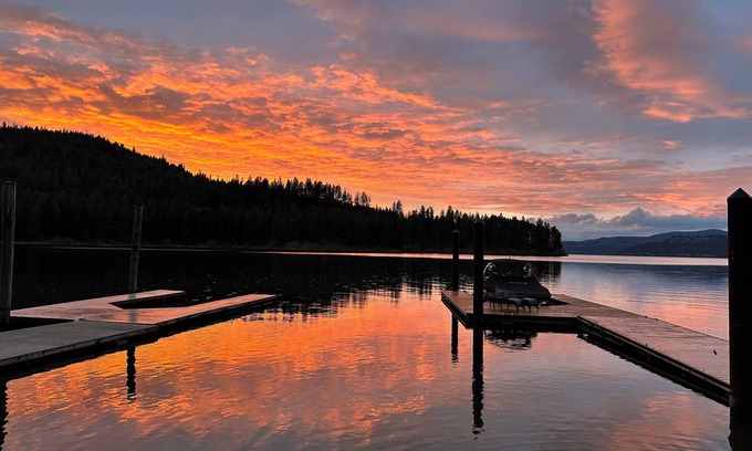 Carey Bay House | Lakefront Cabin in Carey Bay