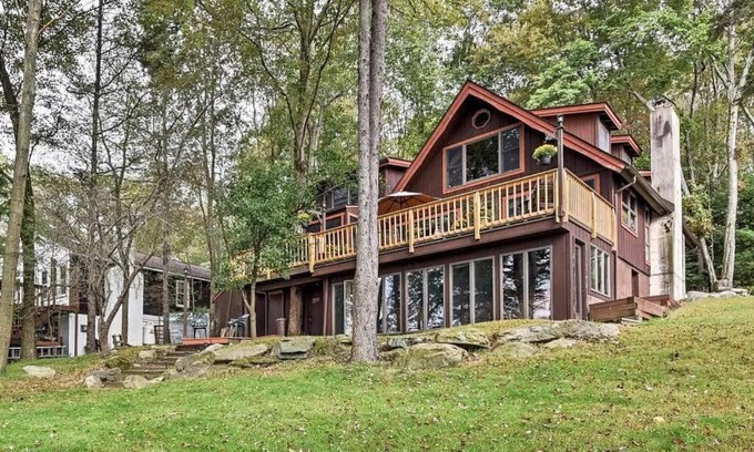 Pocono Lake House | Lakefront Cabin Pvt Beach and Dock - Sunset Marina