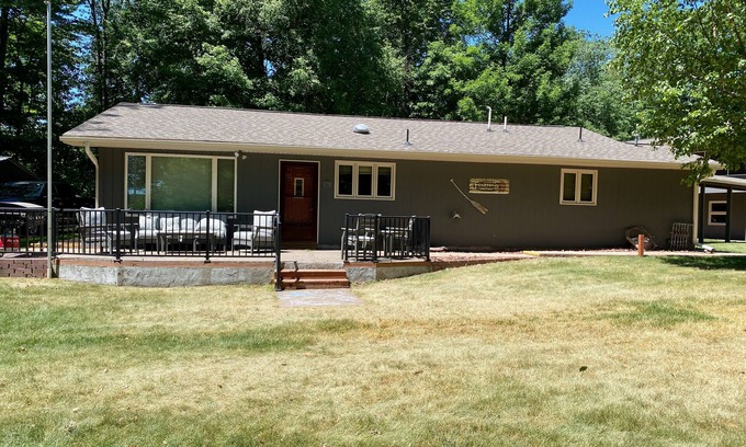 Sarona House | Lakefront Cabin - Retreat To Long Lake!