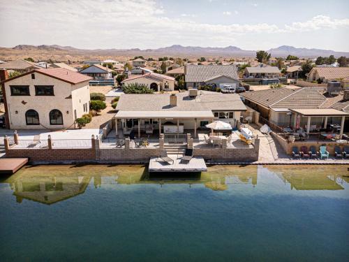 Silver Lakes Country Club House | Lakefront Casa Del Lago