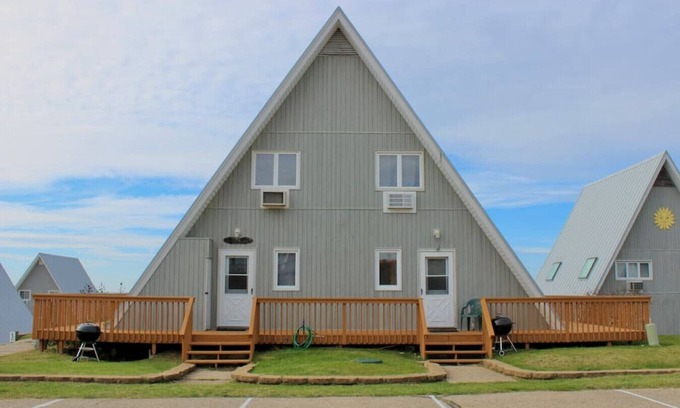 Stevensville House | Lakefront Chalet #18 w/Beach Access, Pools, Sport Courts, Fishing Pond & more!