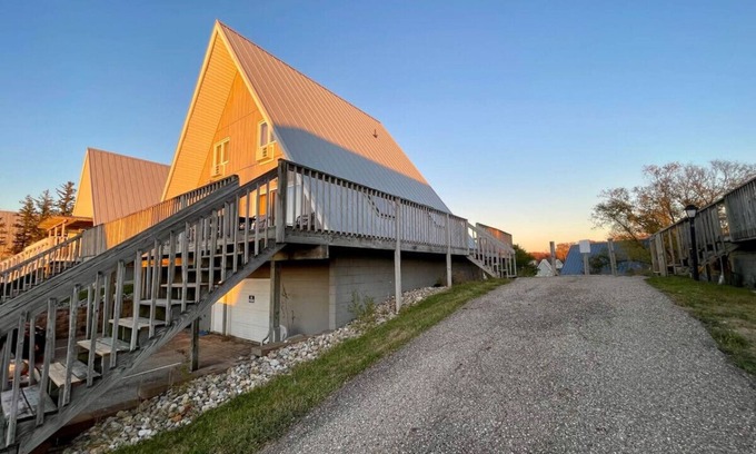 Stevensville House | Lakefront Chalet #29 w/Beach Access, Pools, Sport Courts, Fishing Pond & more!