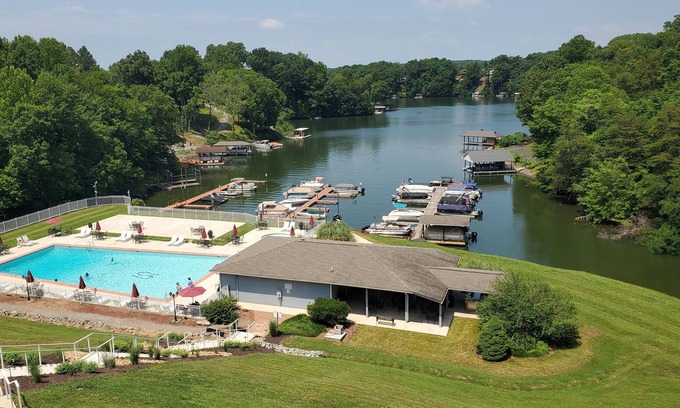 North Shore Condo | Lakefront Condo Smith Mountain Lake
