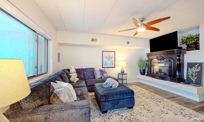 Lake Harmony Condo | Lakefront condo with balcony, fireplace, washer/dryer, central AC, & fast WiFi