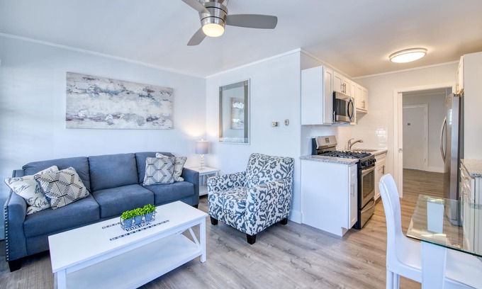 Flat Rock Condo | Lakefront corner condo with canoes, resort pool, tennis & firepit - dogs welcome