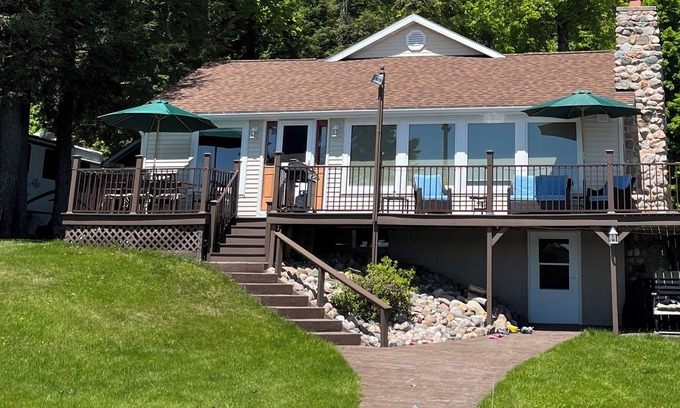 Carter Cottage | Lakefront cottage for your Northwoods family vacation!