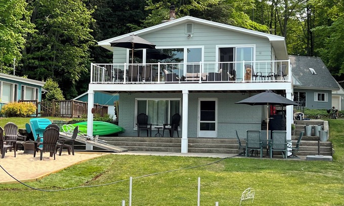 New Era Cottage | Lakefront Cottage on Beautiful Stony Lake