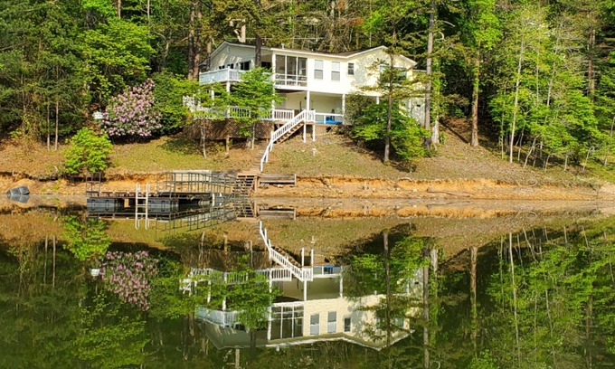 Blairsville House | Lakefront Cottage