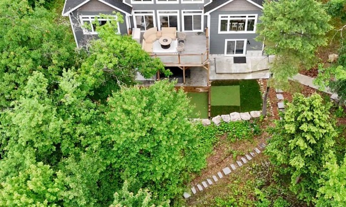 Seguin Cottage | Lakefront Cottage,with hot tub, book soon