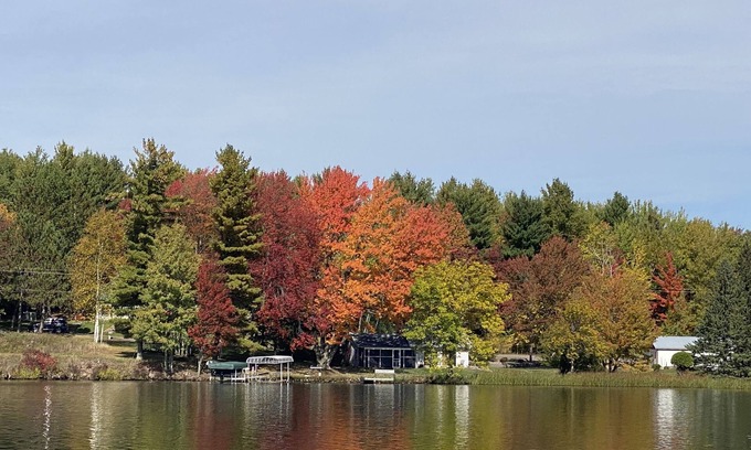 Phillips Cottage | Lakefront cottage w/convenient access to restaurants, atv and snowmobile trails