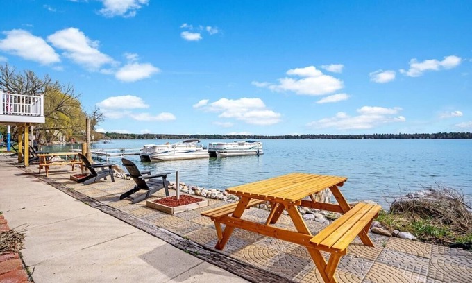 Mayfield House | Lakefront Cottage with Hot Tub & Fire Pit