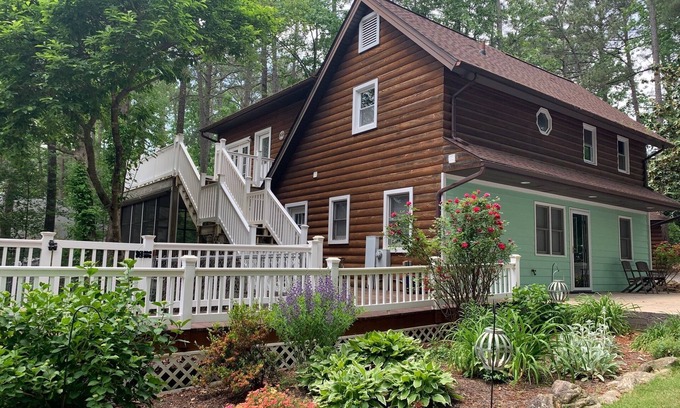 Henrico House | Lakefront Cottages -Sleeps 17 Shared sandy beach and dock area