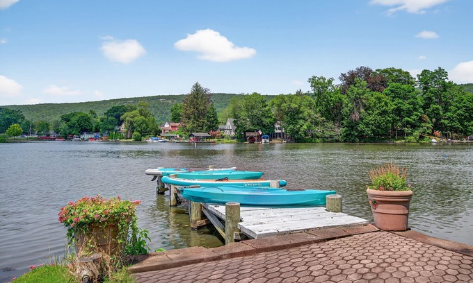 Greenwood Lake House | Lakefront Cove | Dock Kayaks Paddleboards