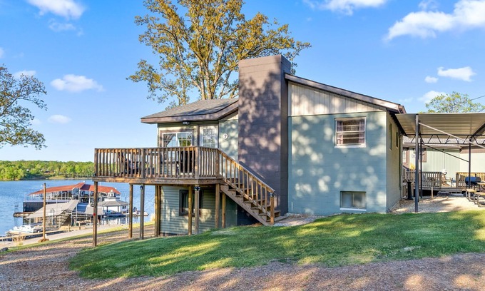 Buchanan Cabin | Lakefront Cozy 2-bedroom on Kentucky Lake. Pet-Friendly! Boat Slip Included