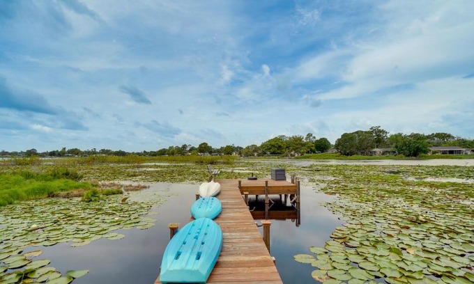 Deltona Lakes House | Lakefront Deltona Vacation Rental with Dock and Kayaks