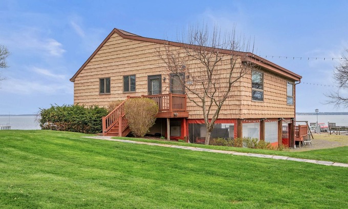 Geneva Cottage | Lakefront | Dock | Spacious Shoreline