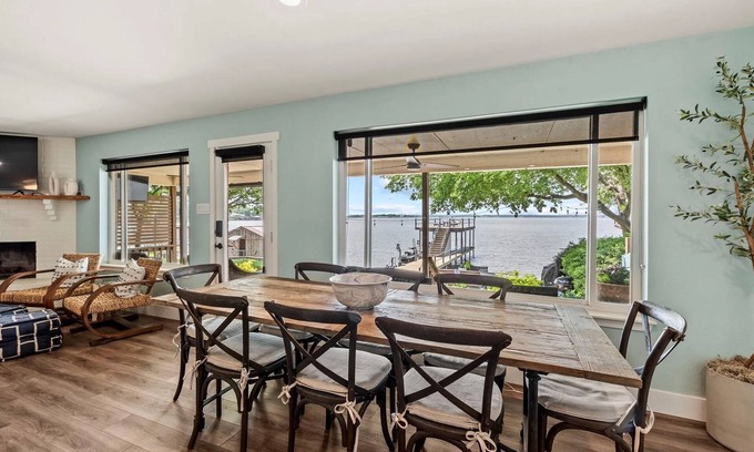 Gun Barrel City House | Lakefront Escape with Private Dock + Fire Pit on Cedar Creek Lake