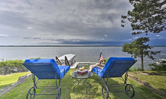 Friendship House | Lakefront Escape on Castle Rock Lake!