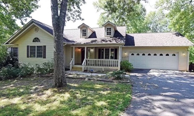Blairsville House | Lakefront family mountain home on North Ga's Lake Nottely near Blairsville, Ga