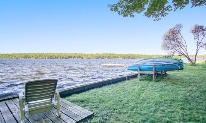 Whitehall House | Lakefront Family Retreat w/kayaks, near Lake MI!