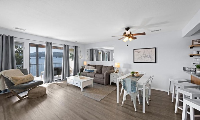 Kimberling City Apartment | Lakefront, Fireplace Home Near Silver Dollar City