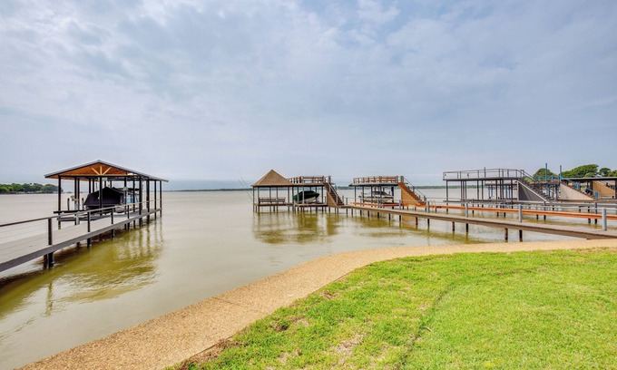 Gun Barrel City House | Lakefront Gem w/Dock & Game Room in Cedar Creek