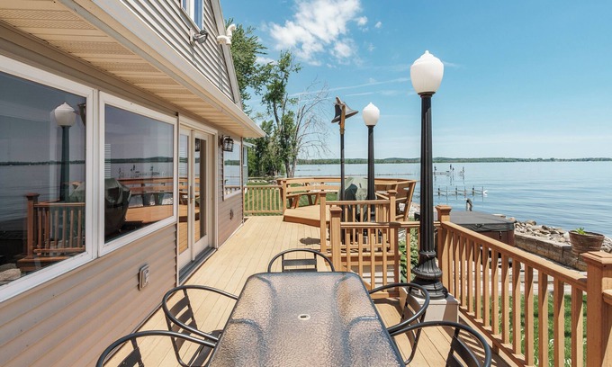 Lake Koshkonong Cottage | Lakefront Getaway with Hot Tub, Dock, & Game Room - Kosh Kottage