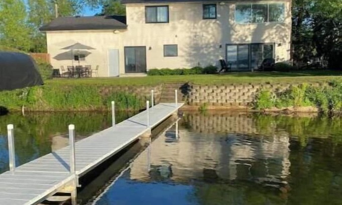 Oak Grove House | Lakefront Getaway