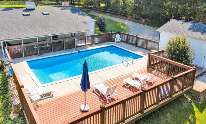 Moneta House | 🌊 Lakefront Getaway with 🏖 Saltwater Pool, 🎣 Dock, 🛏 Linens Included