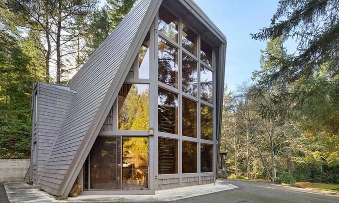 Saunders Lake House | Lakefront Glass House w/Dock & Views