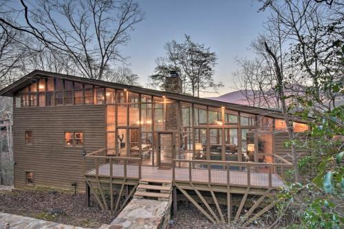 Jasper House | Lakefront Glass House Cabin with Mountain Views!