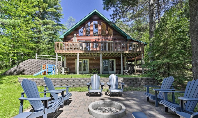 Hazelhurst Cabin | Lakefront Hazelhurst Cabin: Dock & Pool Table