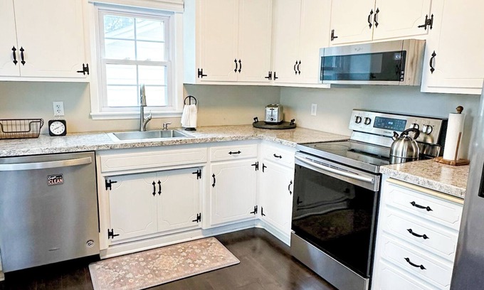 Columbia Heights House | Lakefront hideaway in the city